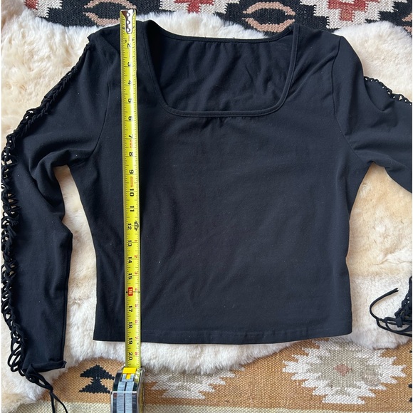 Women’s Large Black Long Sleeve Layering Crop with Handwoven Design Down Arms - Picture 11 of 11